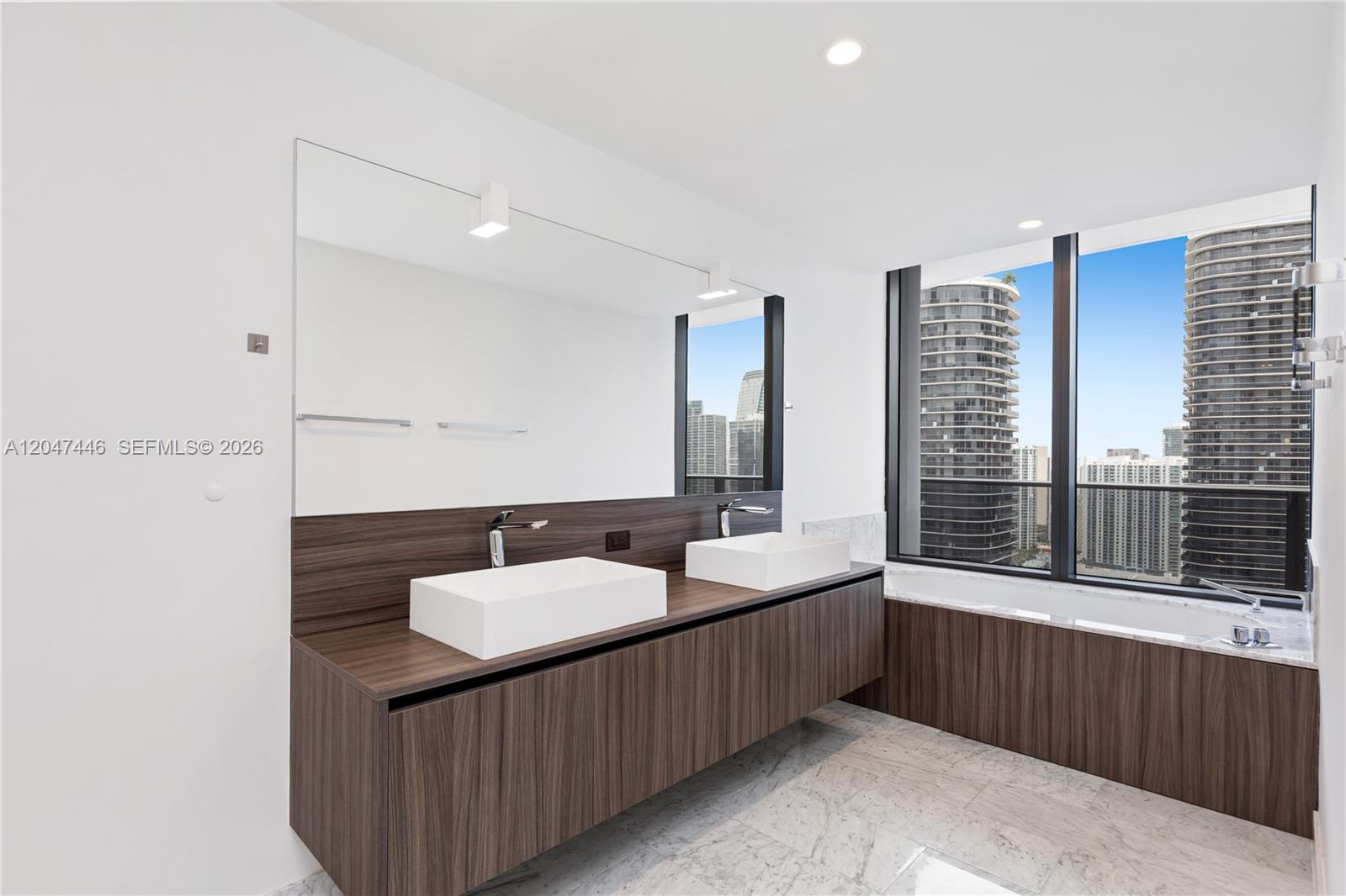 1000 Brickell Plz # 4015