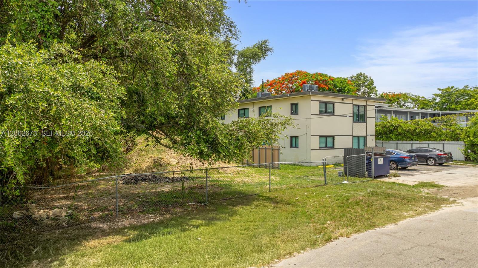 28 NW 76th St