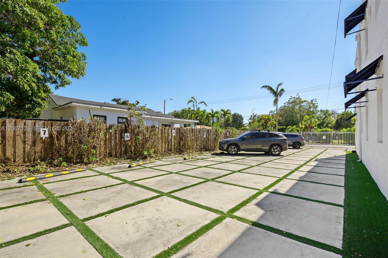 165 NW 39th St # 7