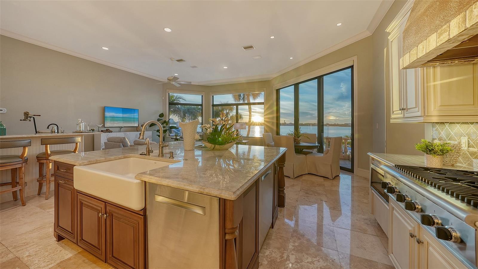 340 W ROYAL FLAMINGO DR