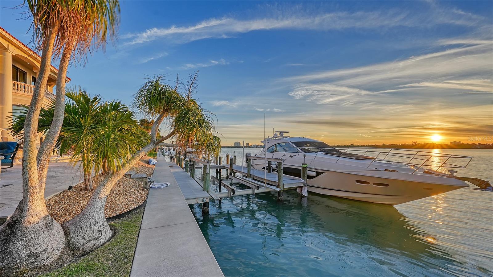 340 W ROYAL FLAMINGO DR