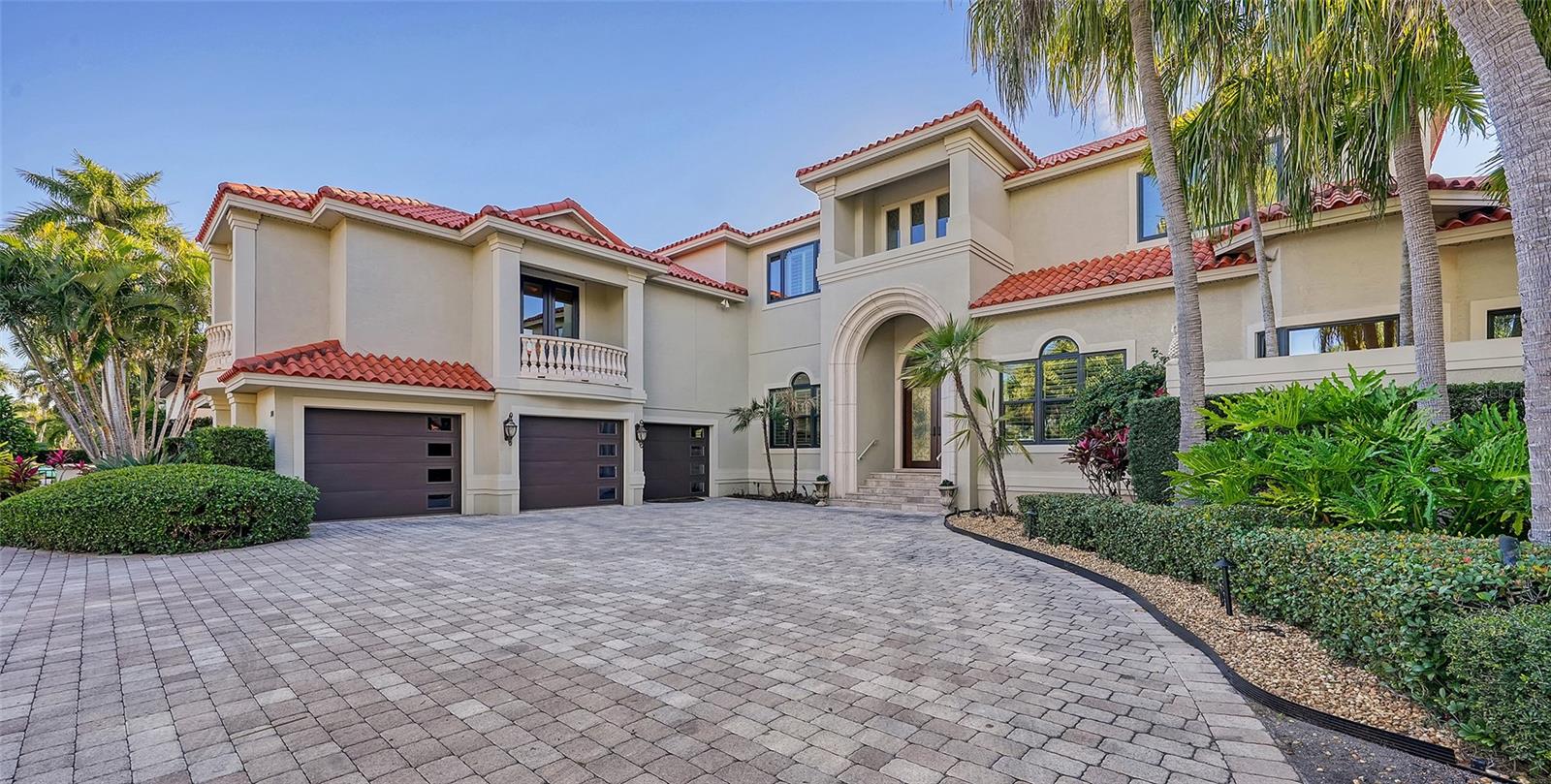 340 W ROYAL FLAMINGO DR