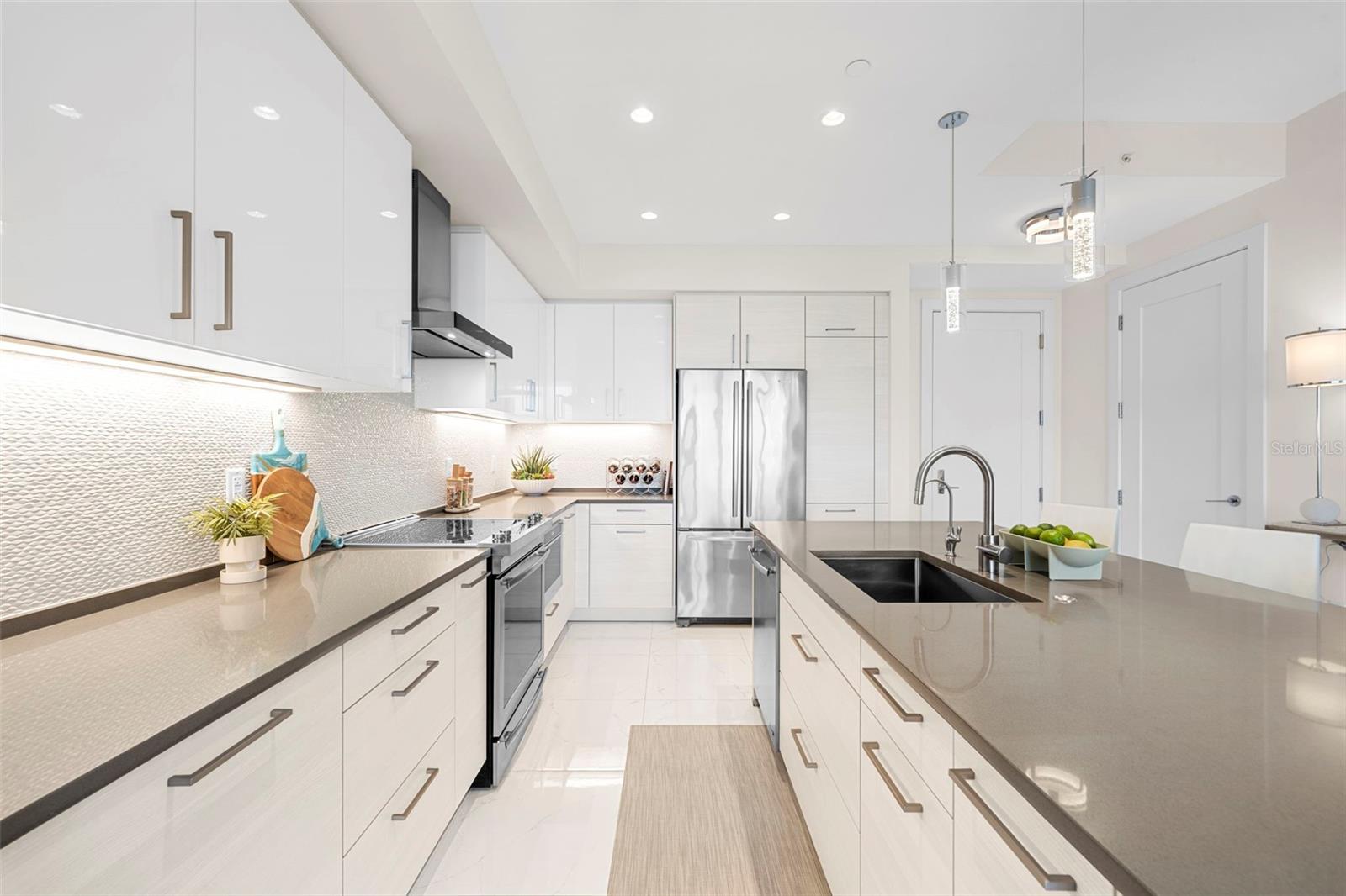 111 S PINEAPPLE AVE #613