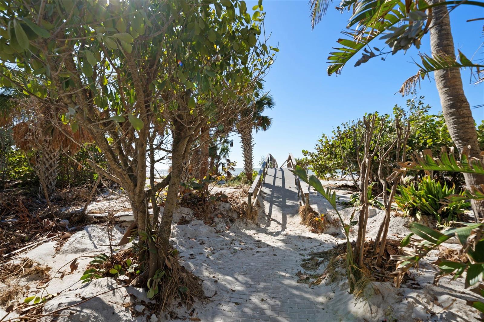 801 LONGBOAT CLUB RD