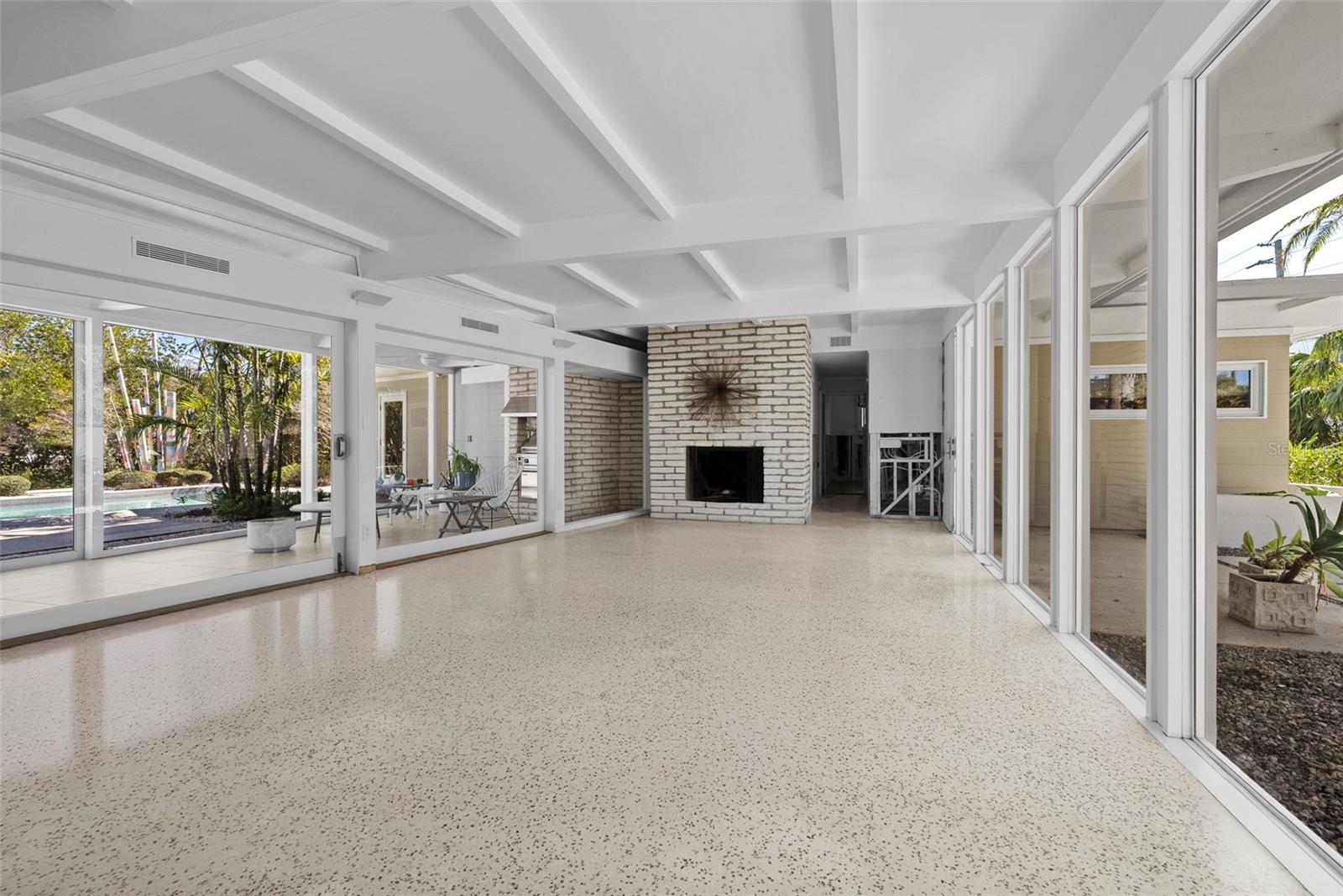 117 S POLK DR