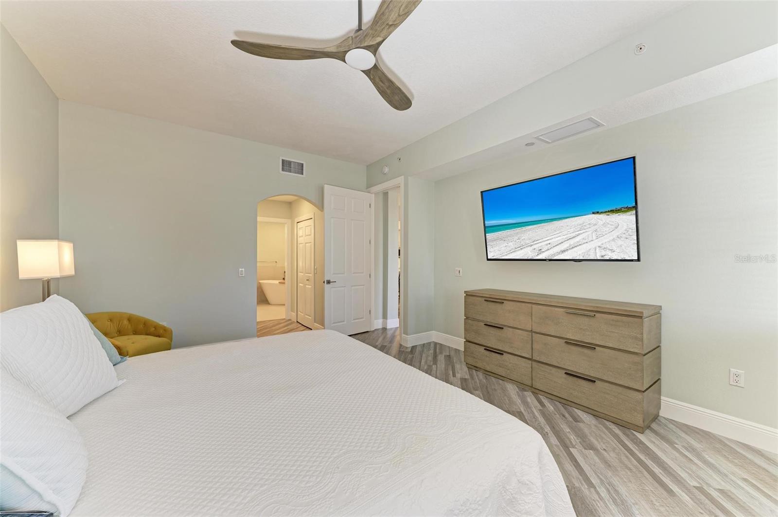 5591 CANNES CIR #403