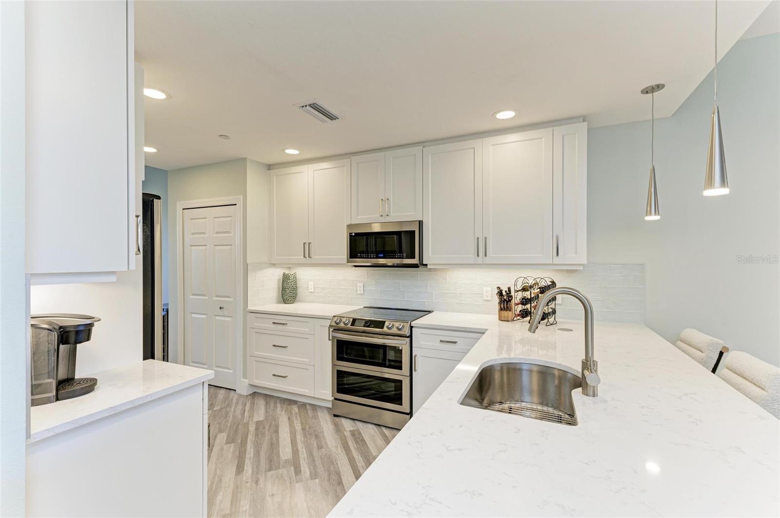 5591 CANNES CIR #403