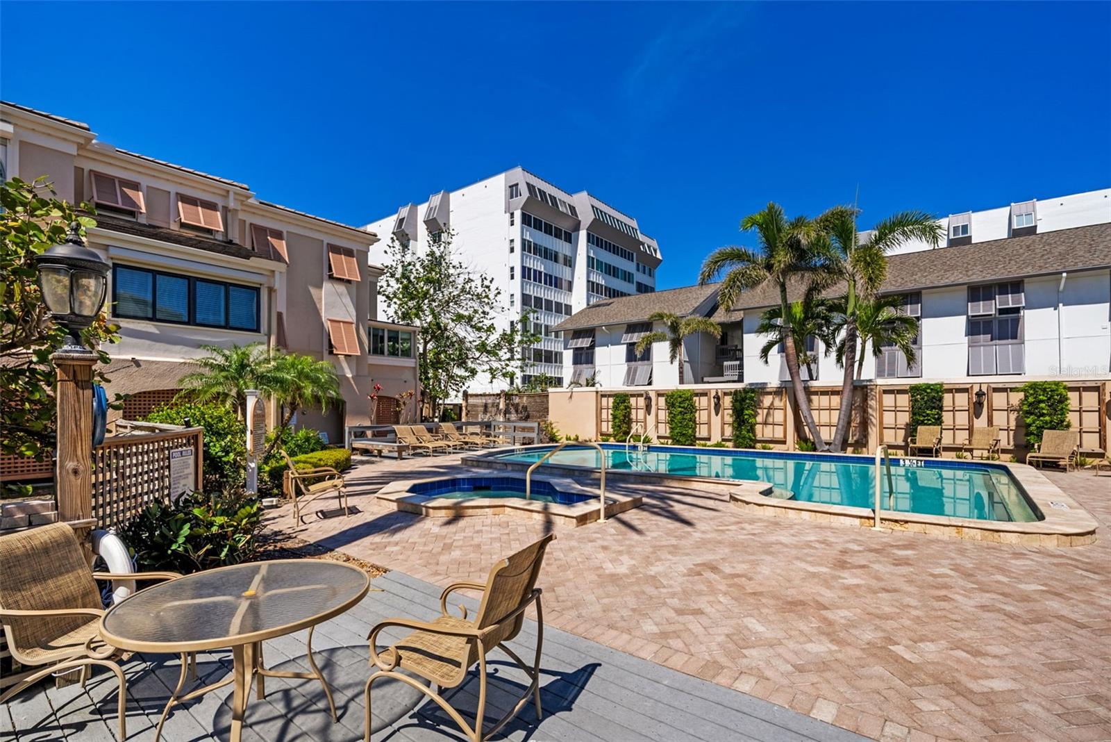 1163 COQUILLE ST #207