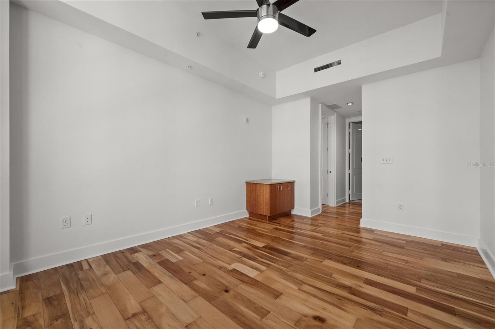 1350 MAIN ST #1703