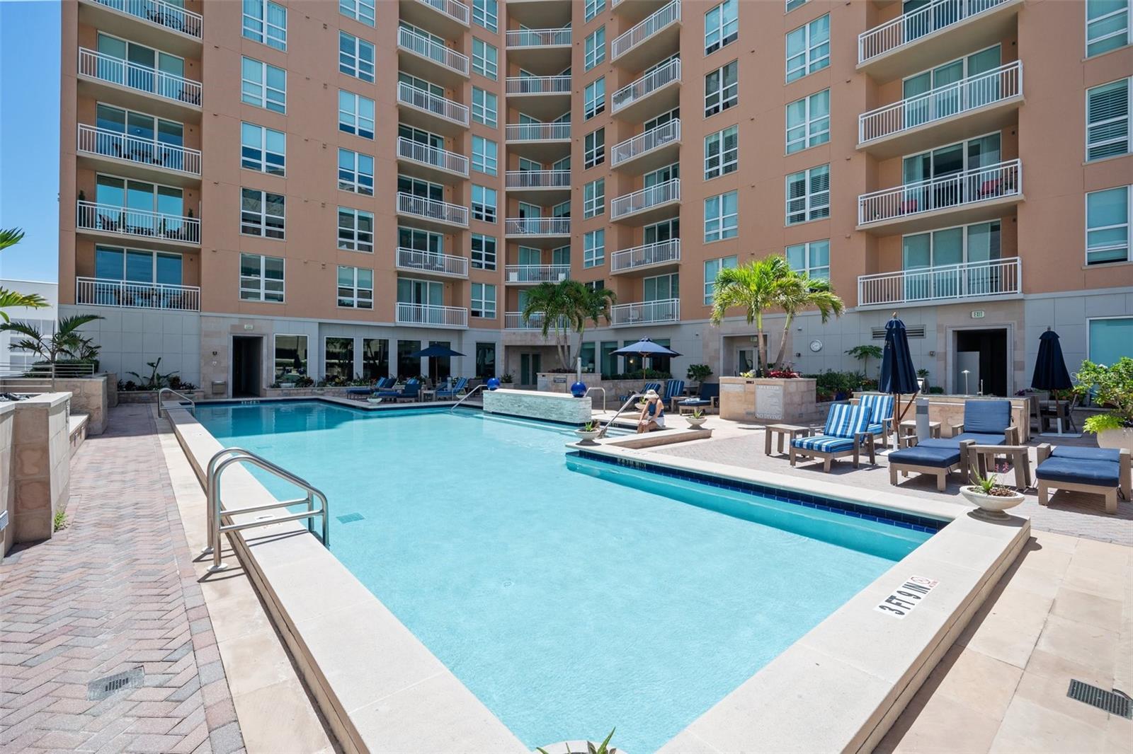 1350 MAIN ST #1703