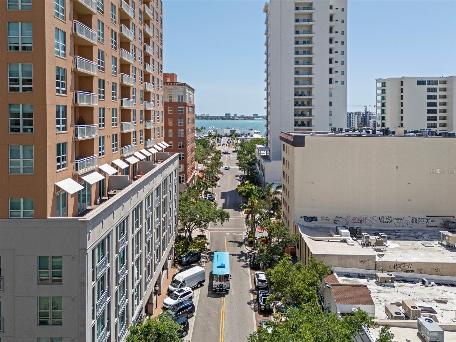 1350 MAIN ST #1703