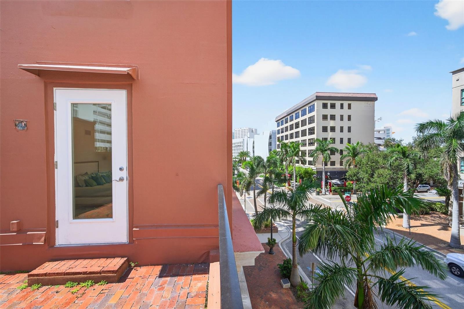 1330 MAIN ST #3