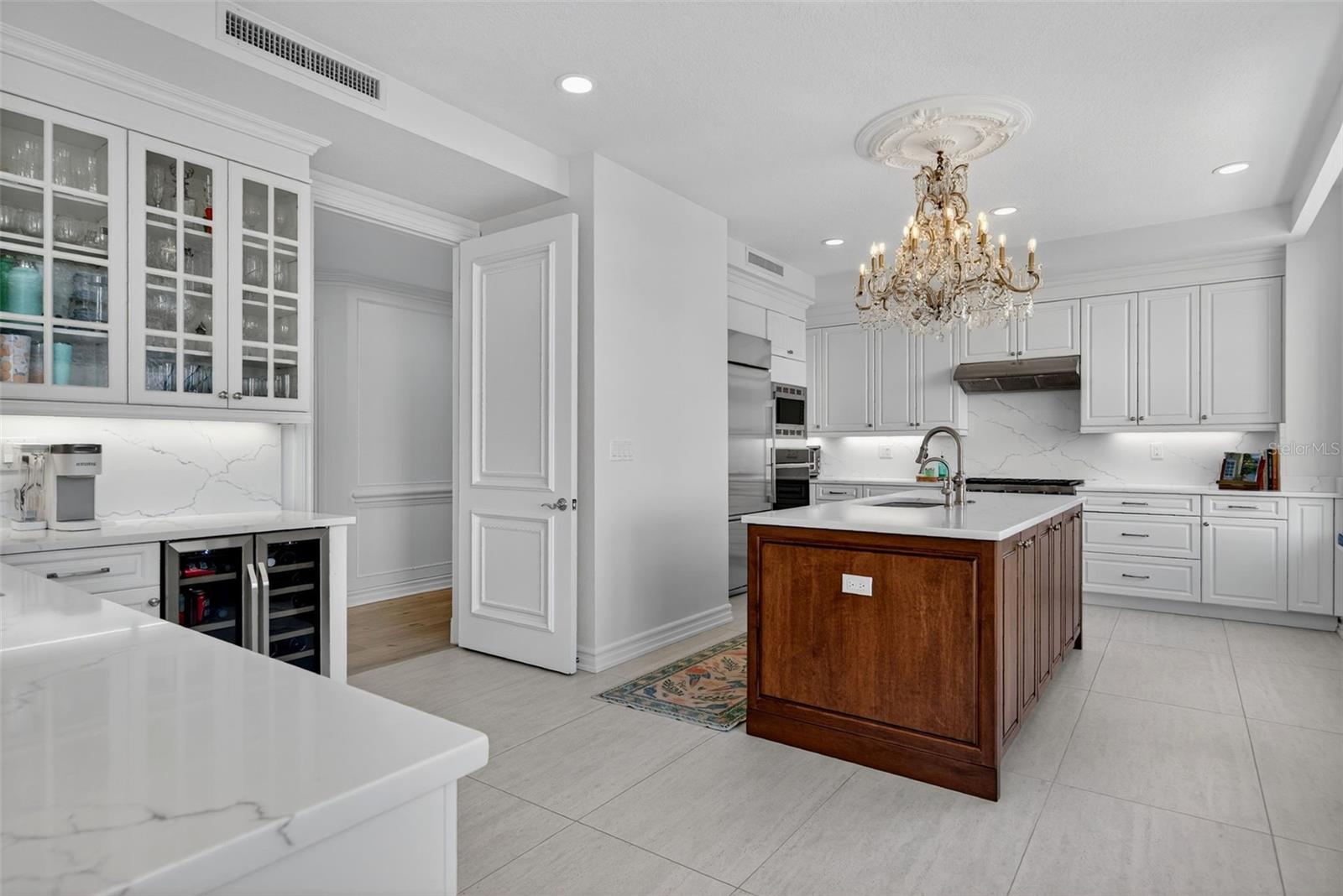 1330 MAIN ST #3