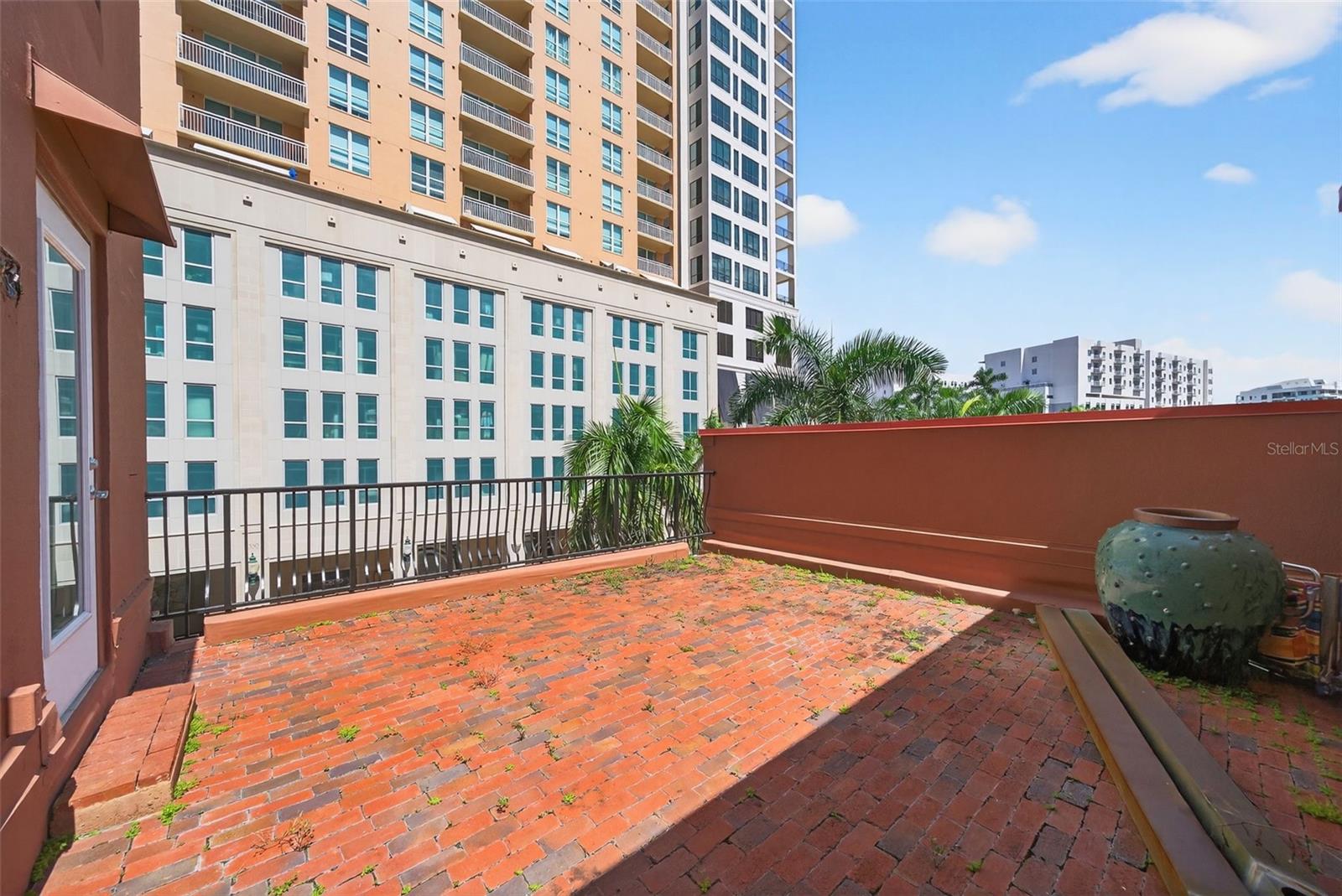 1330 MAIN ST #3