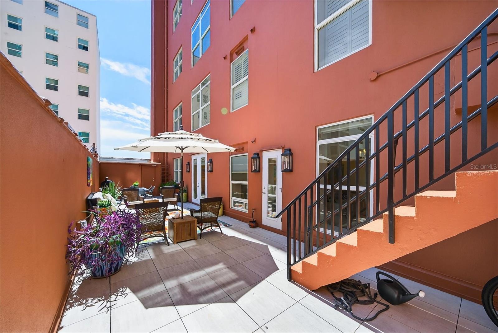 1330 MAIN ST #3