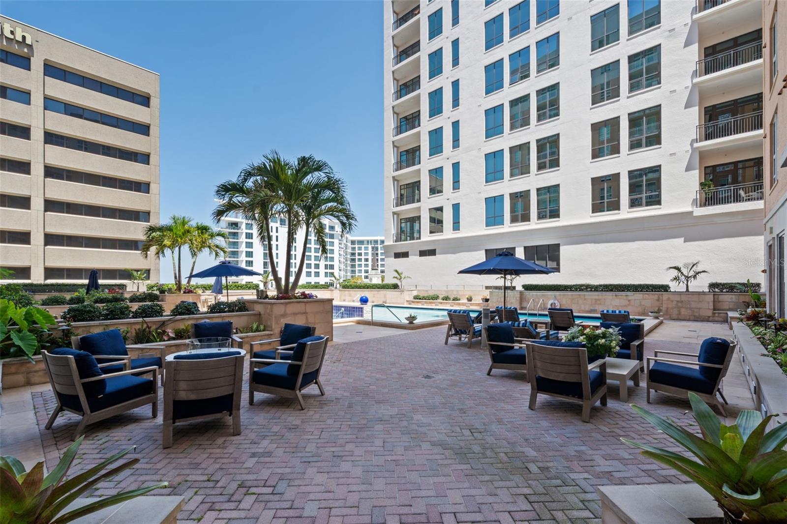 1350 MAIN ST #404