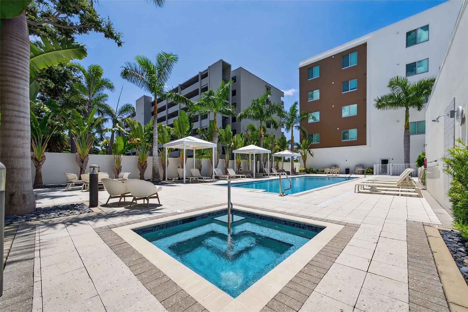 711 S PALM AVE #303