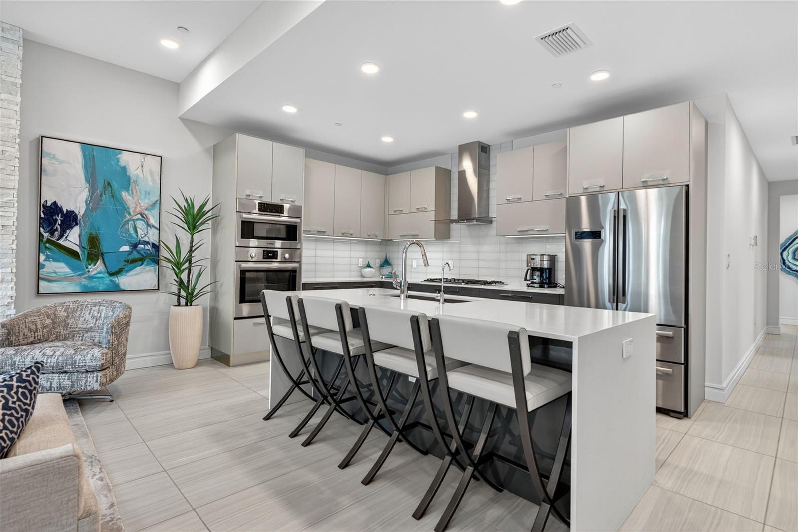 711 S PALM AVE #303