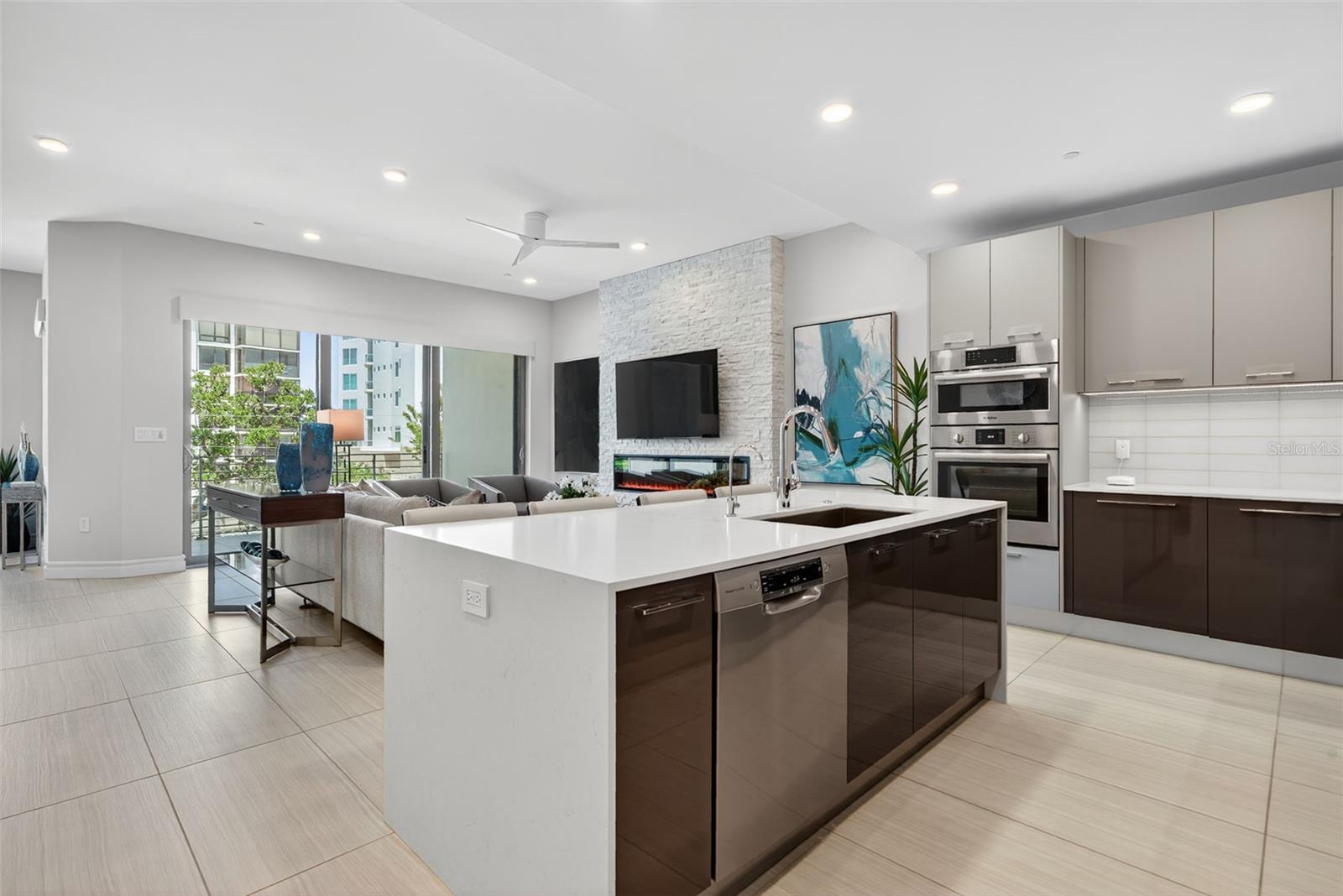711 S PALM AVE #303