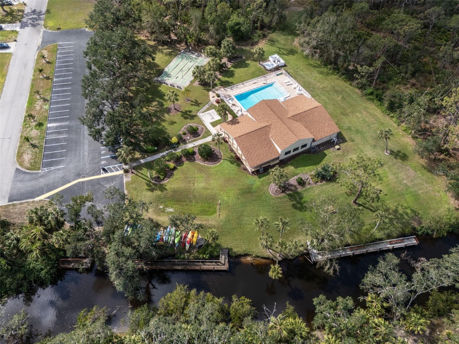 1239 PINEBROOK WAY