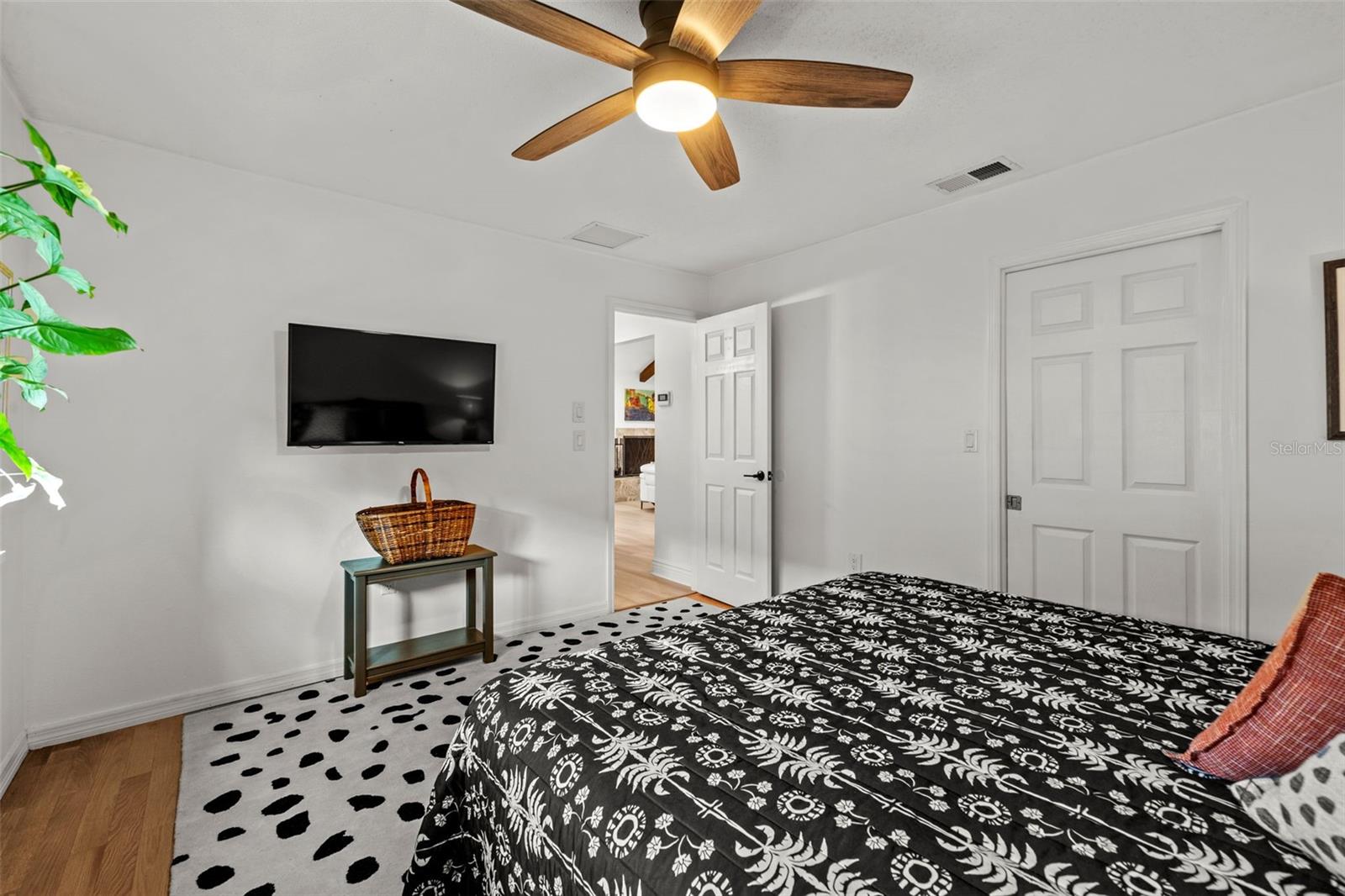 1239 PINEBROOK WAY