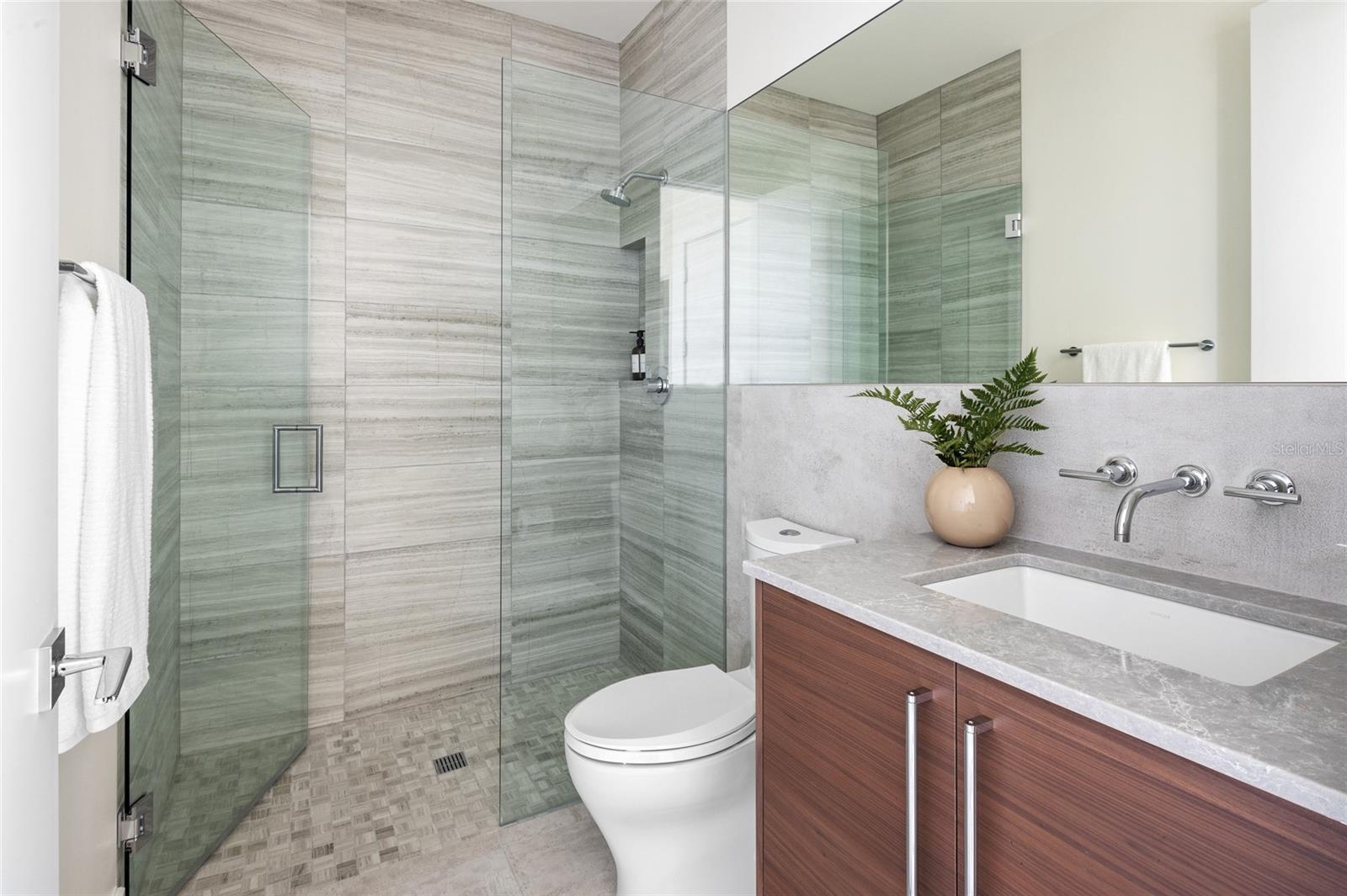 509 GOLDEN GATE PT #4