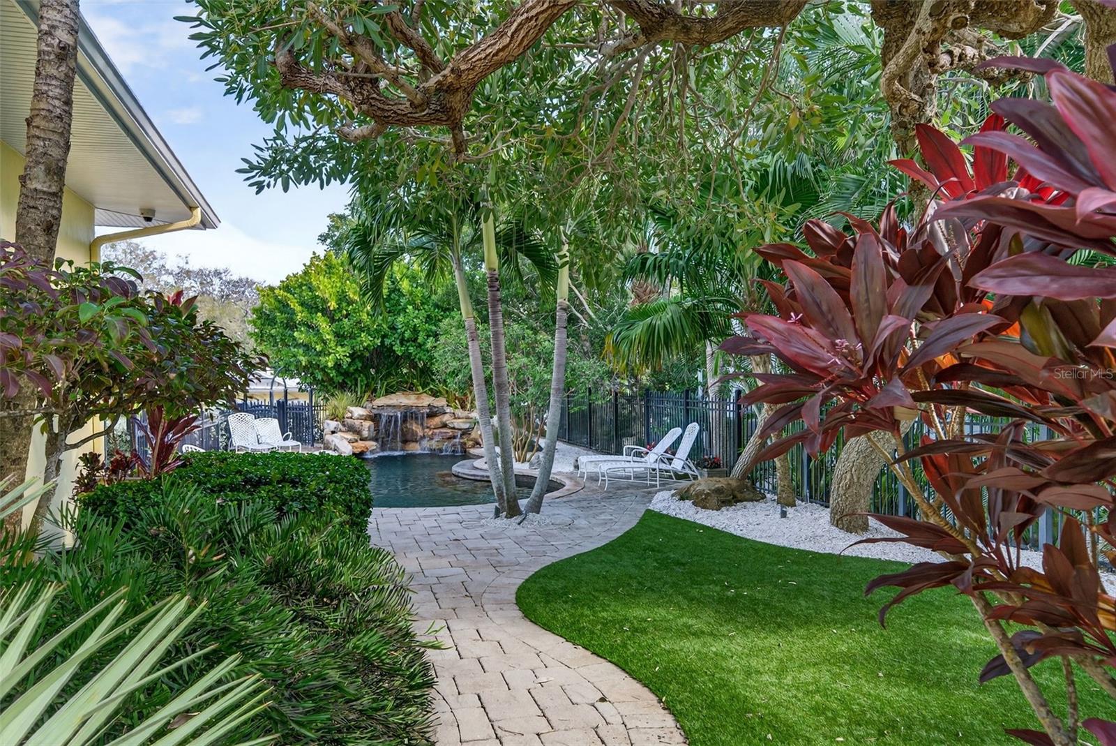 7152 POINT OF ROCKS CIR