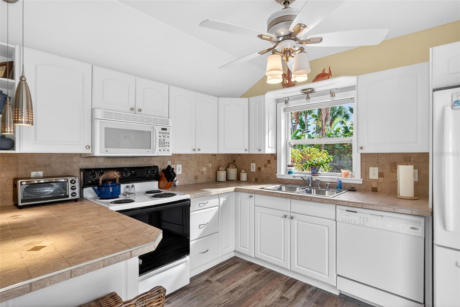 7152 POINT OF ROCKS CIR