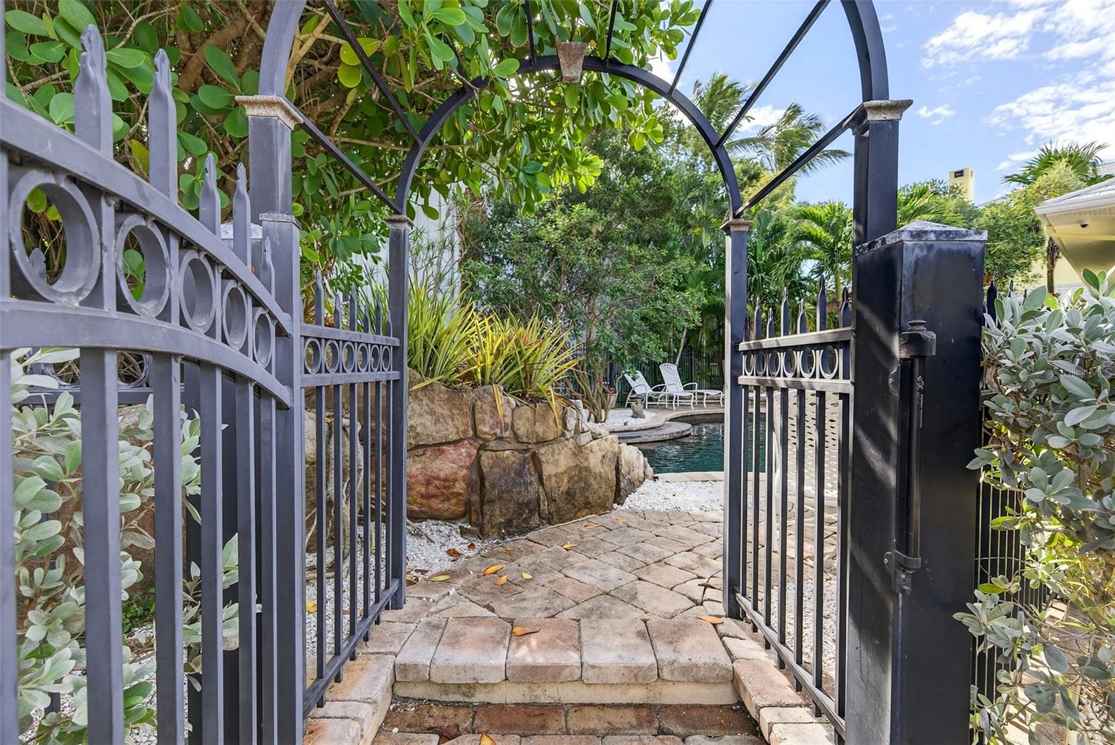 7152 POINT OF ROCKS CIR