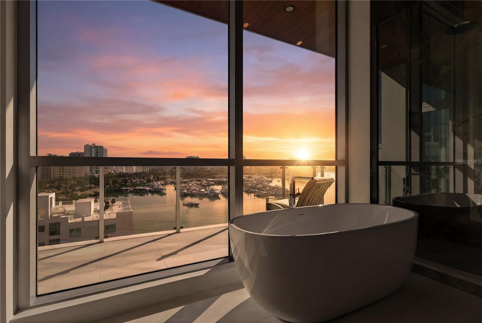 111 GOLDEN GATE PT #802PH