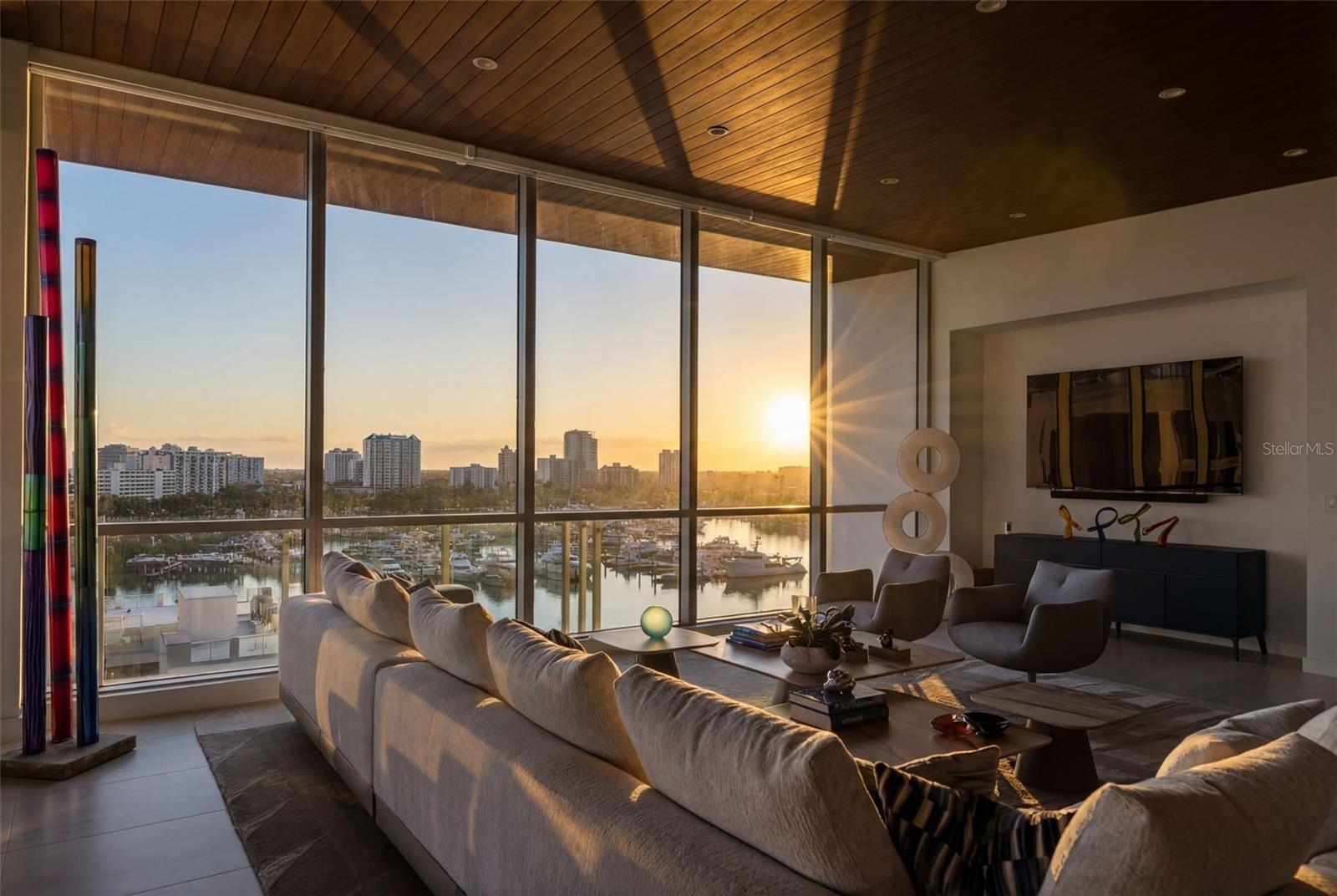 111 GOLDEN GATE PT #802PH