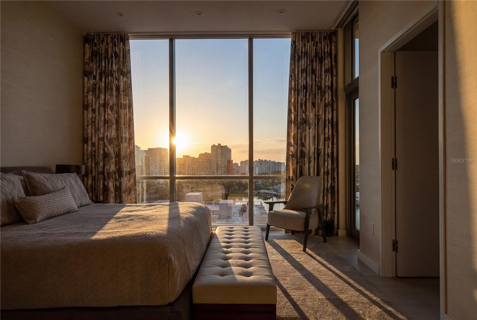 111 GOLDEN GATE PT #802PH