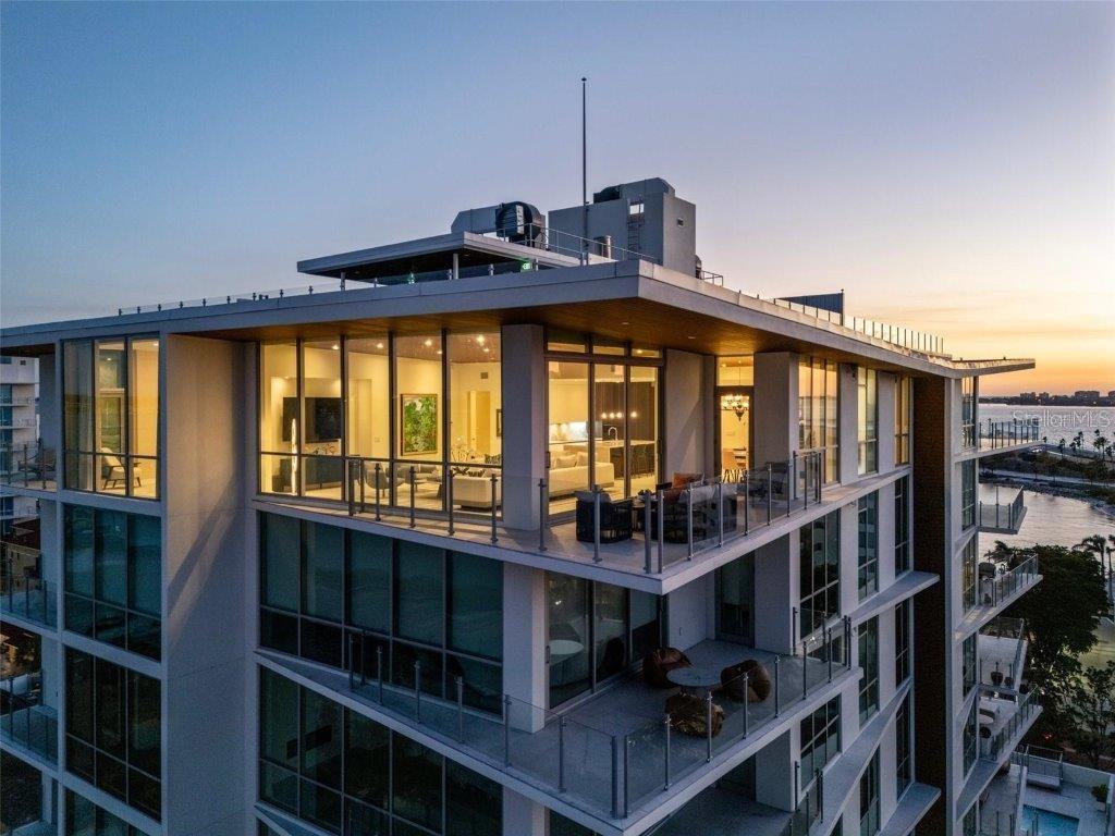 111 GOLDEN GATE PT #802PH