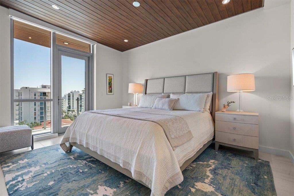 111 GOLDEN GATE PT #802PH