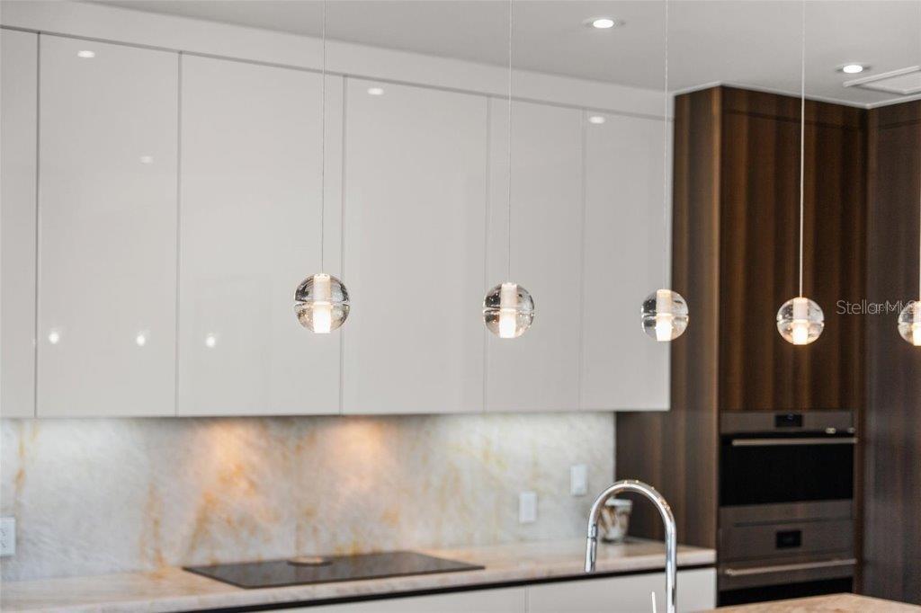 111 GOLDEN GATE PT #802PH