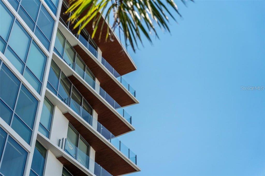 111 GOLDEN GATE PT #802PH