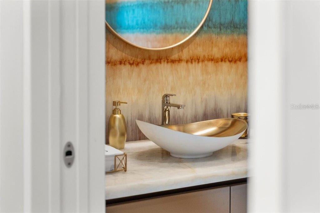 111 GOLDEN GATE PT #802PH