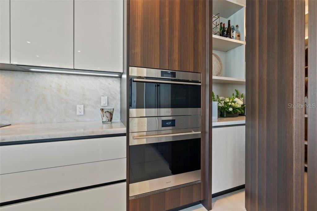 111 GOLDEN GATE PT #802PH