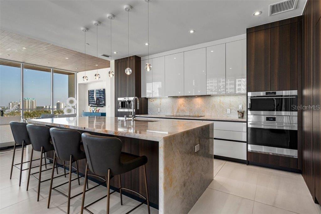 111 GOLDEN GATE PT #802PH