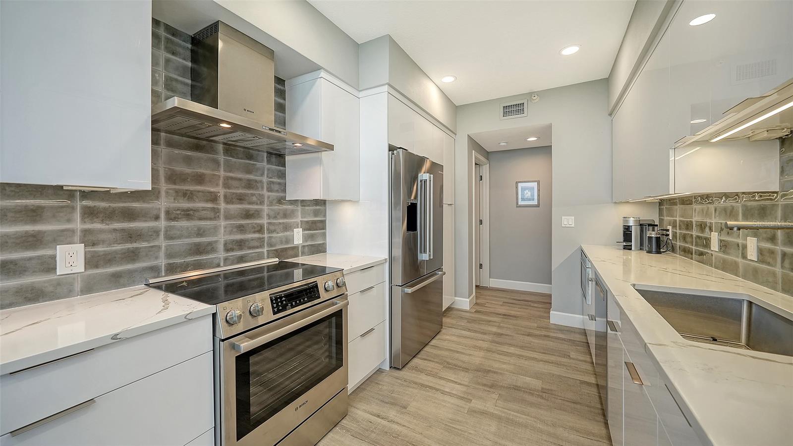 1800 BENJAMIN FRANKLIN DR #B708