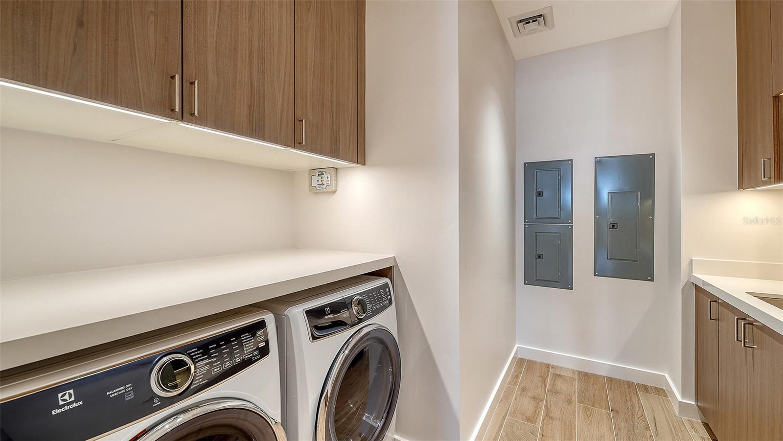 1561 GULF OF MEXICO DR #404