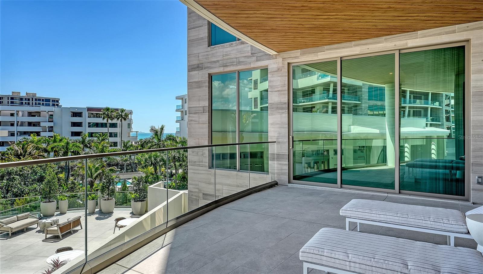 1561 GULF OF MEXICO DR #304