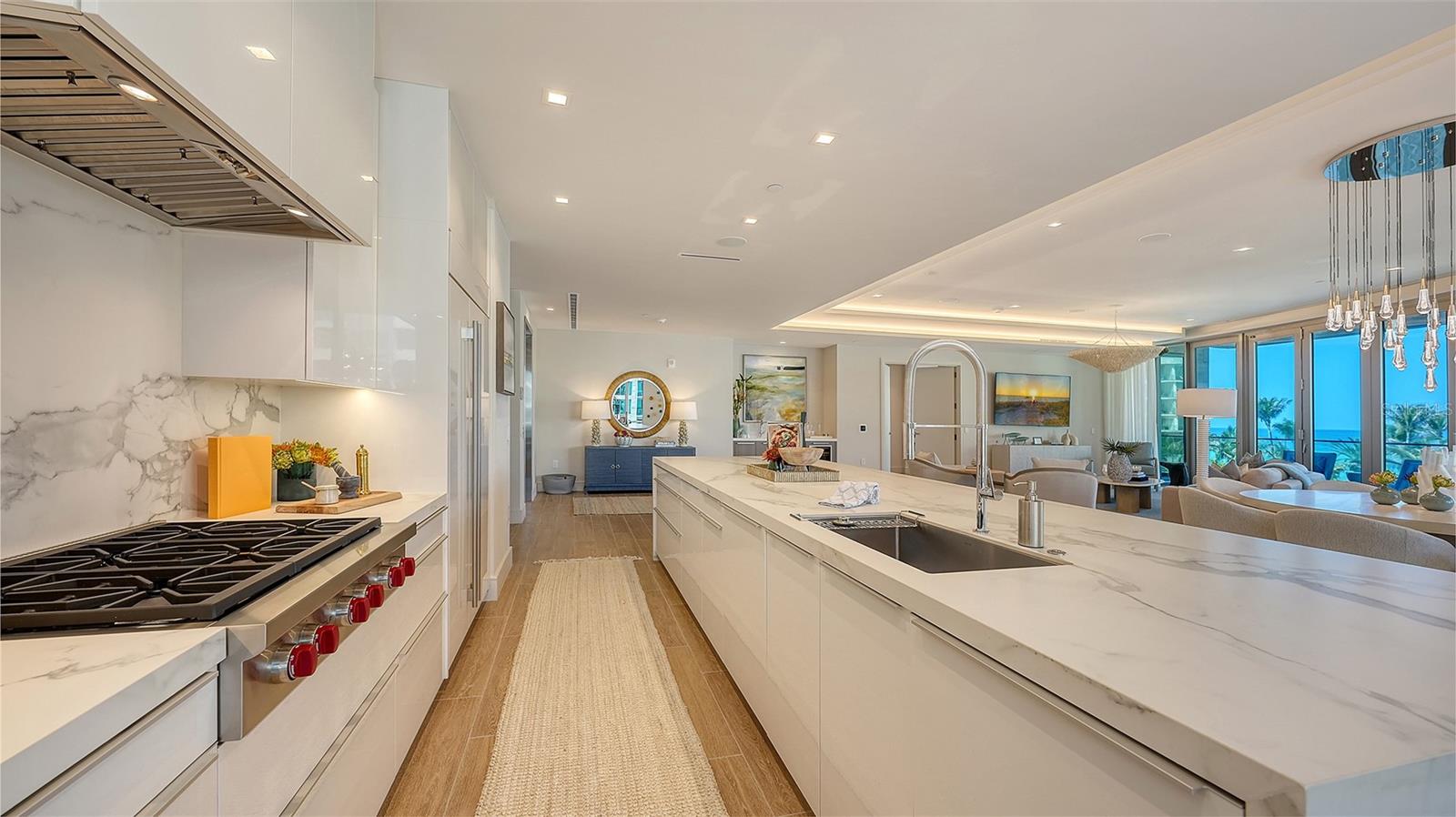 1561 GULF OF MEXICO DR #304