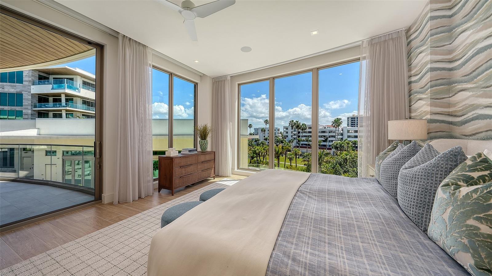 1561 GULF OF MEXICO DR #304