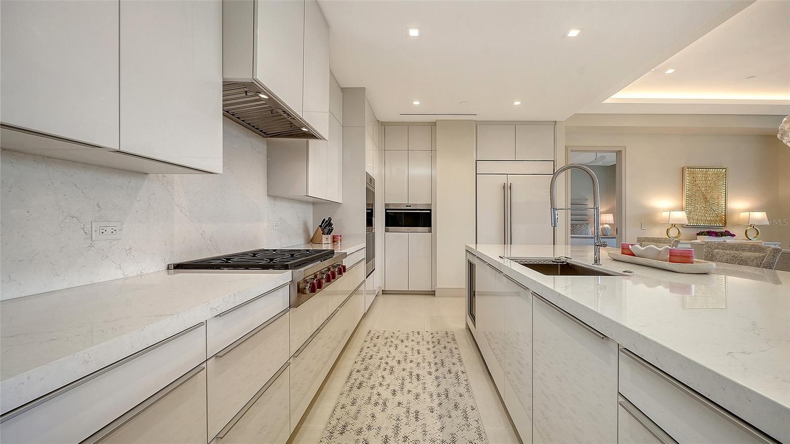 1581 GULF OF MEXICO DR #406