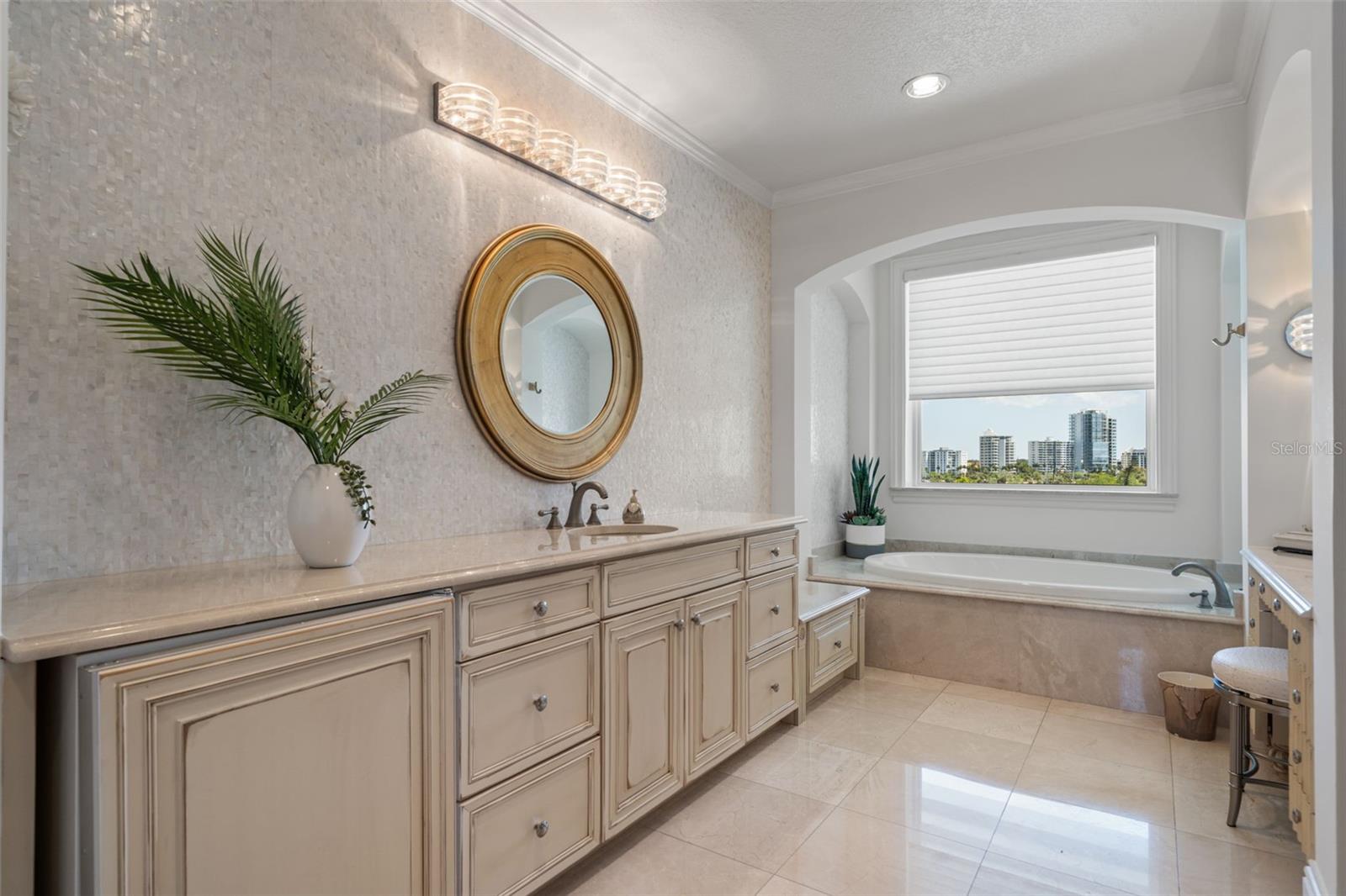 464 GOLDEN GATE PT #703