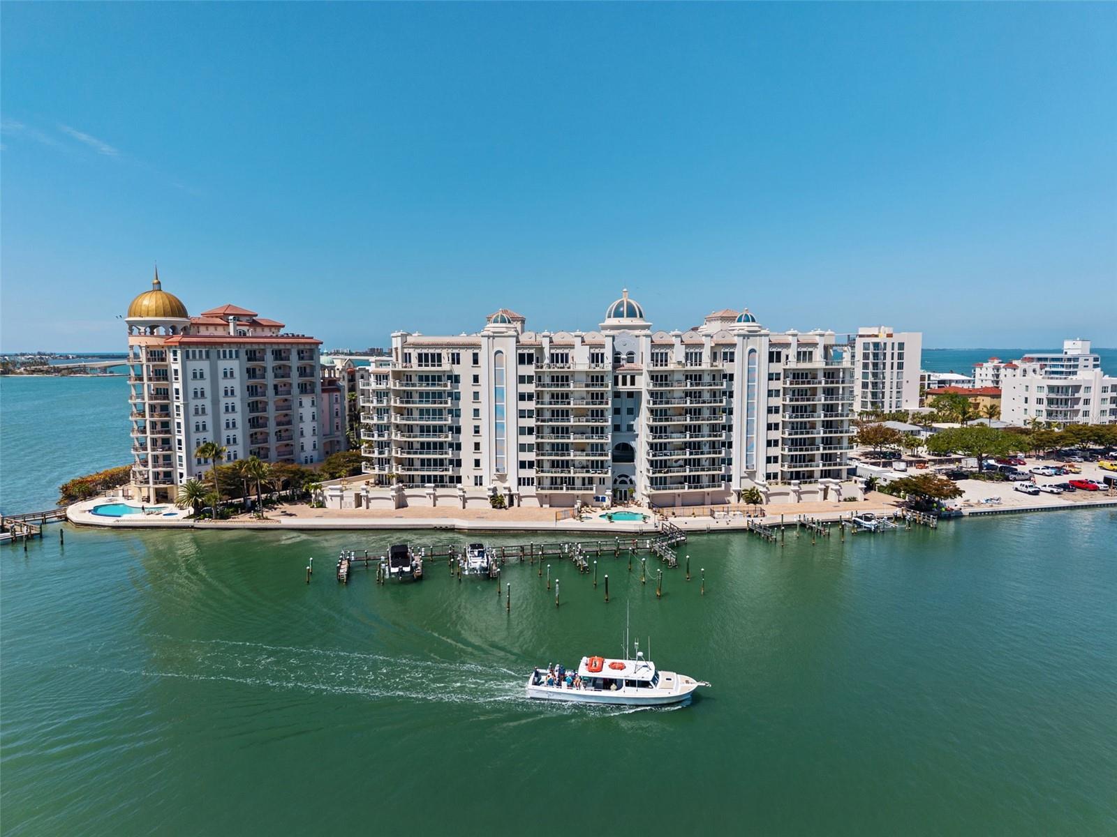 464 GOLDEN GATE PT #703