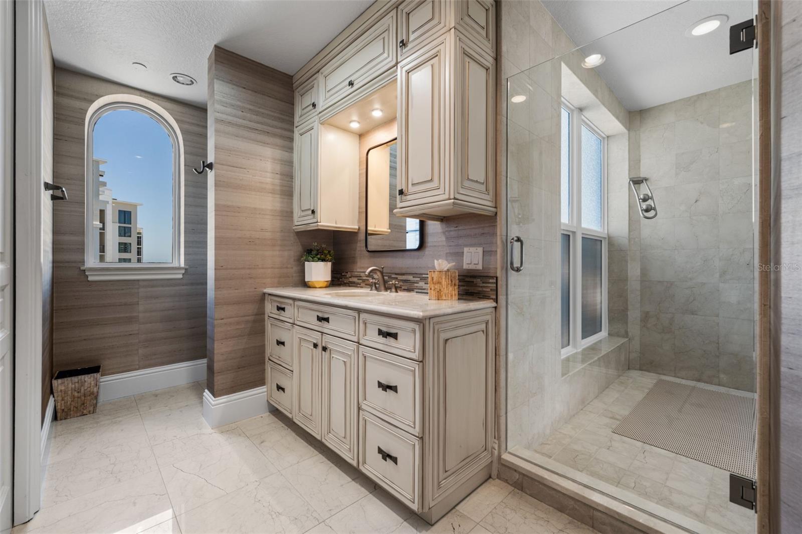 464 GOLDEN GATE PT #703