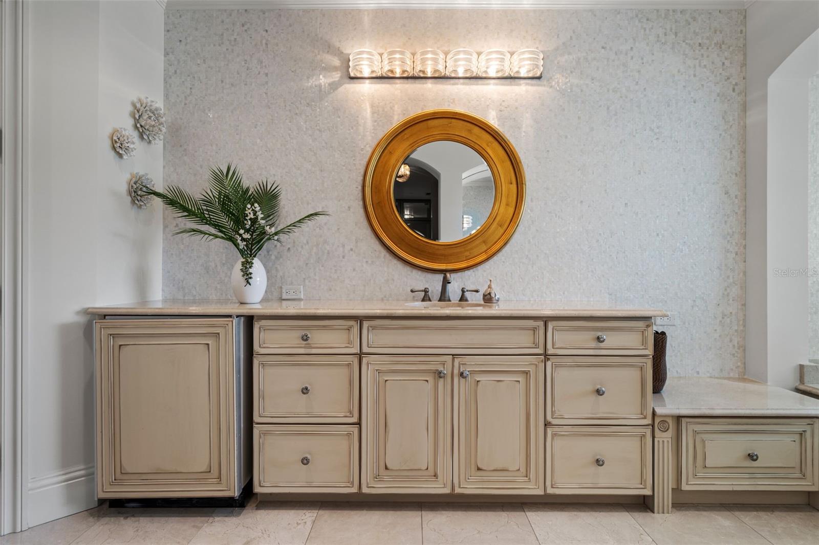 464 GOLDEN GATE PT #703