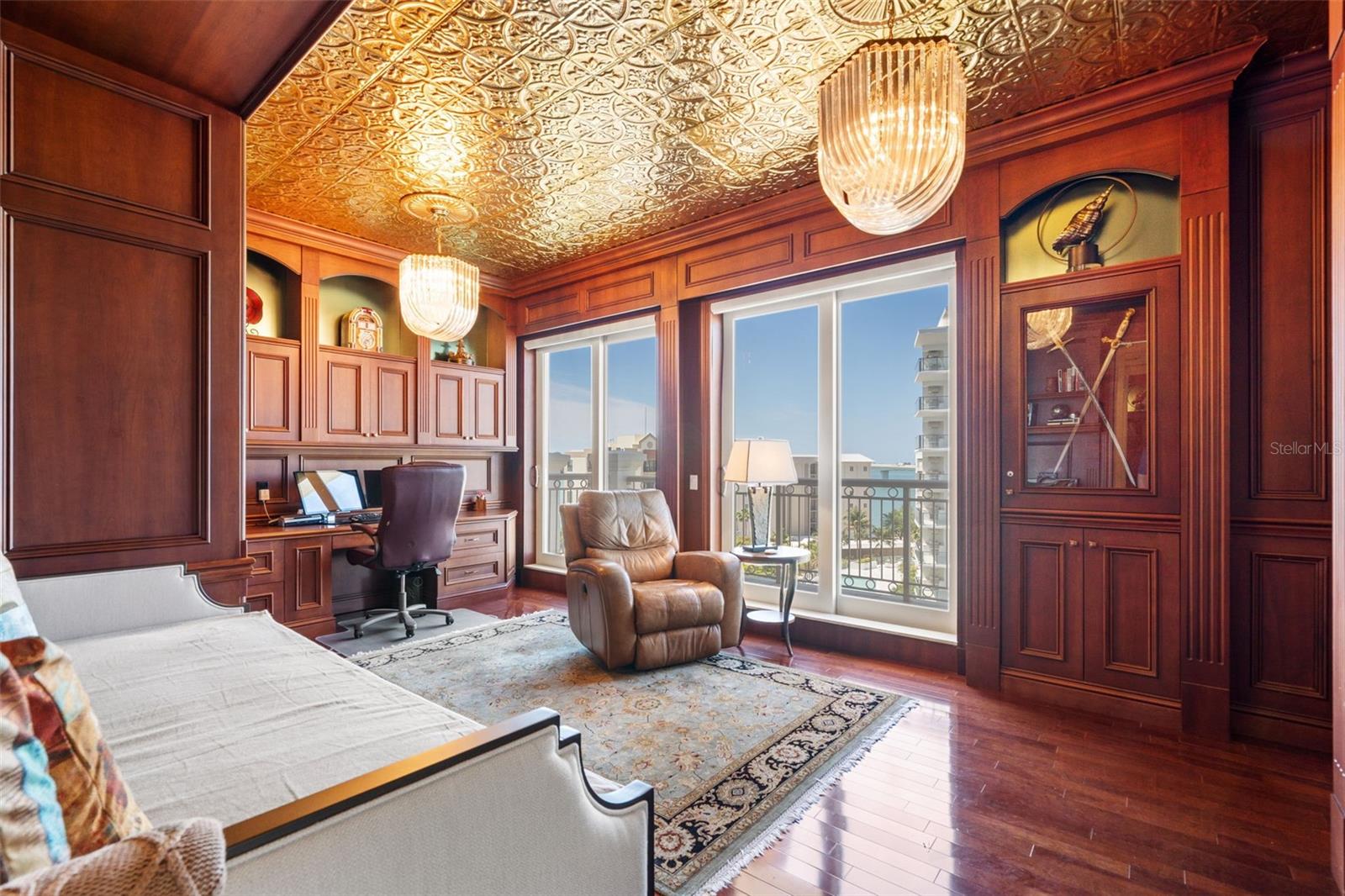 464 GOLDEN GATE PT #703